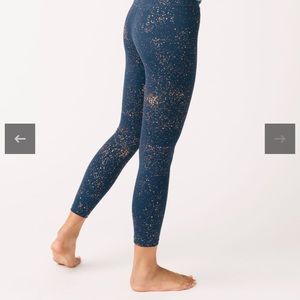 Zyia Navy Stay Gold Light nTight high rise 7/8 length 24” inseam size 6:8 EUC